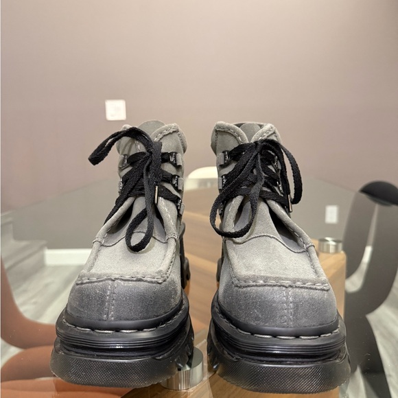 DR MARTENS CORRAN 3-EYE SUEDE HEELED BOOTS - Picture 2 of 9